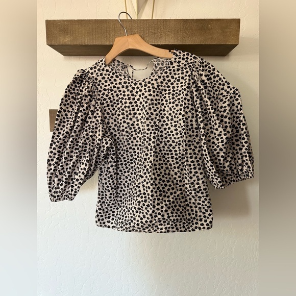 H&M Tops - H&M|Cream & black ditsy floral puff sleeve blouse in boho cottagecore style•••6